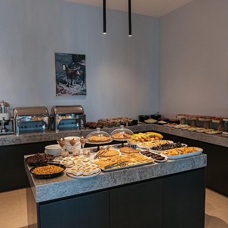 Mazarine Hotel, Vlore, Albania Radhime Ngoại thất bức ảnh