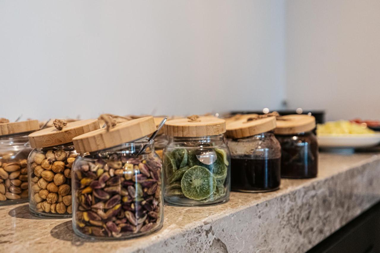 Mazarine Hotel, Vlore, Albania Radhime Ngoại thất bức ảnh